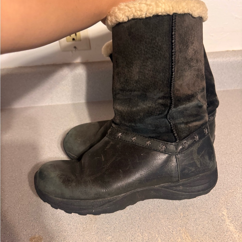 L.L. Bean Black shearling lined Winter Boots size 10